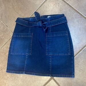 Gianni Bini tie Denim Skirt!  Medium